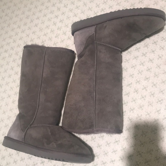 Gray ugg boots - Picture 1 of 1